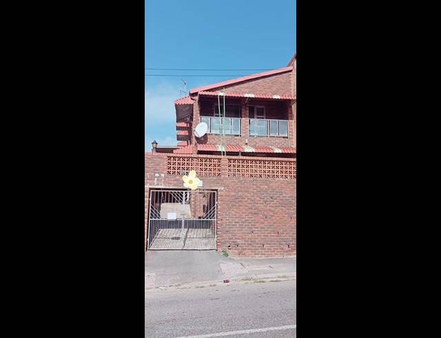 3 BEDROOM HOUSE FOR SALE IN MONTFORD